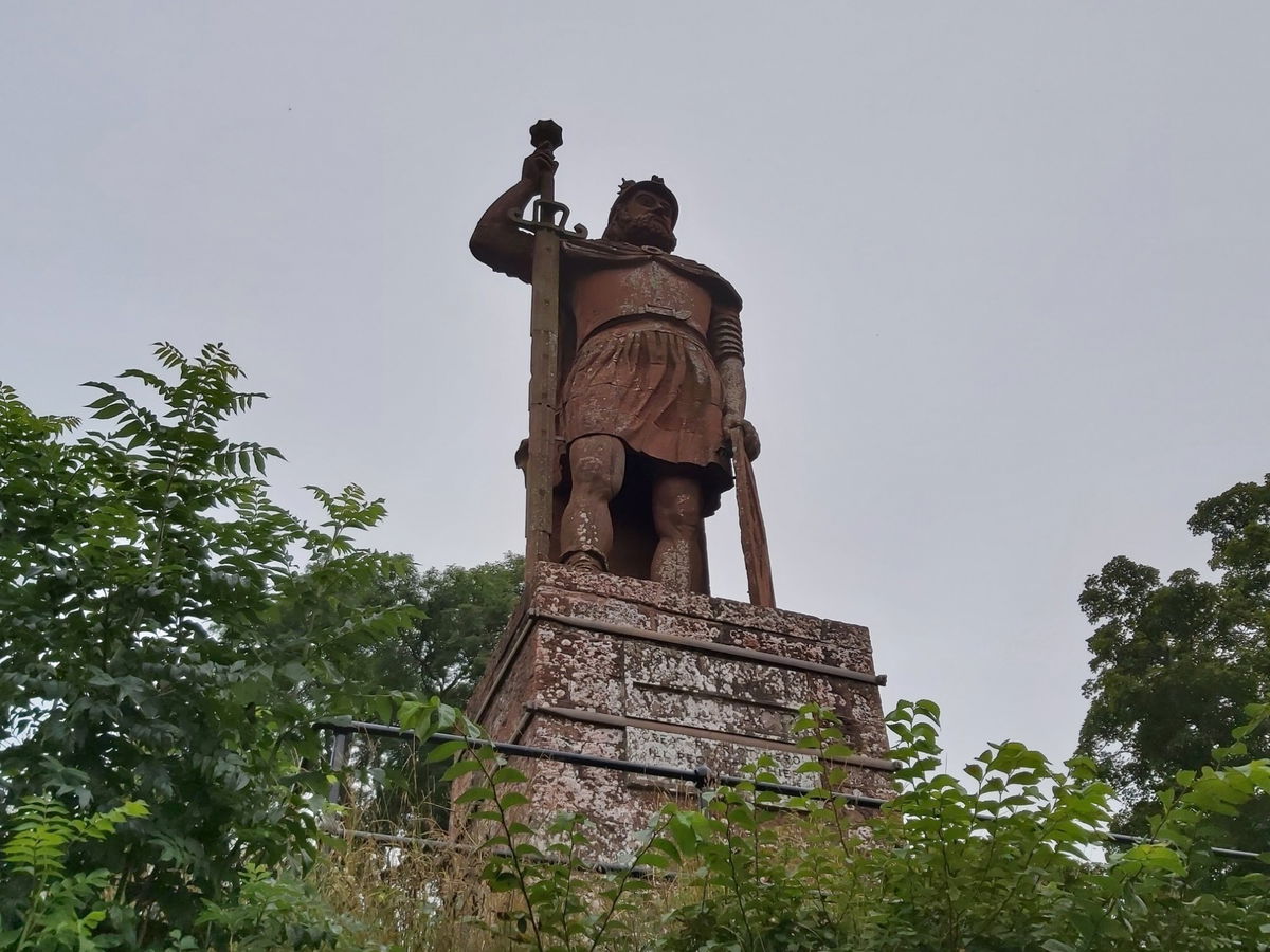 William Wallace Statue in Melrose - Fabulous North