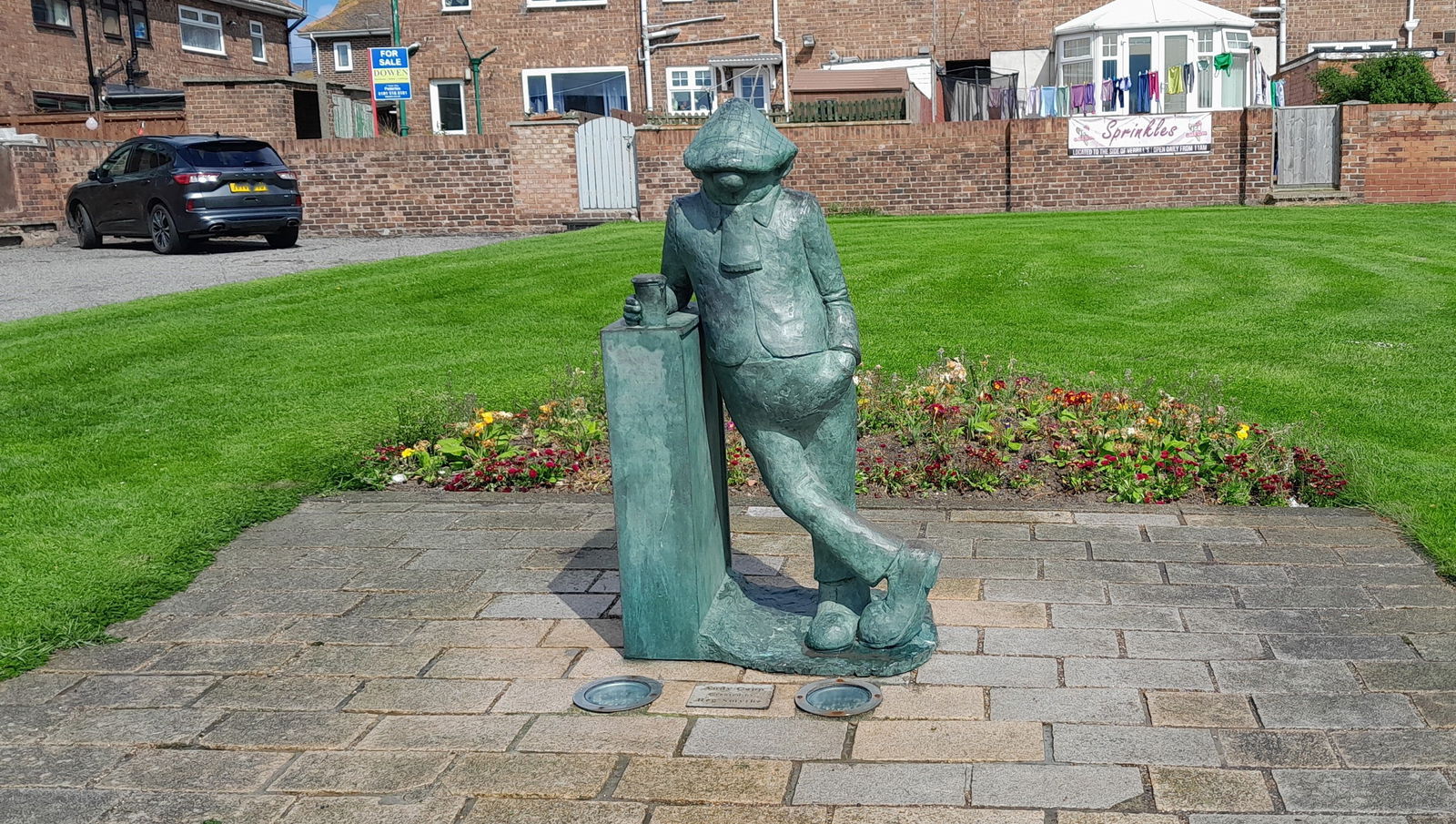 Andy capp statue on sale