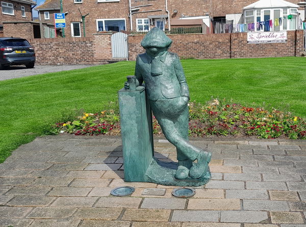 Andy Capp Statue