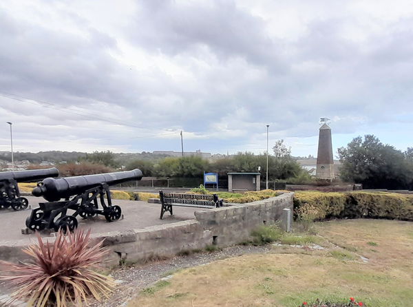 Lawe Top Beacons And Cannons